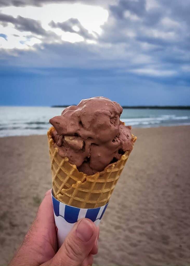 Chocolate-Ice-Cream-cone