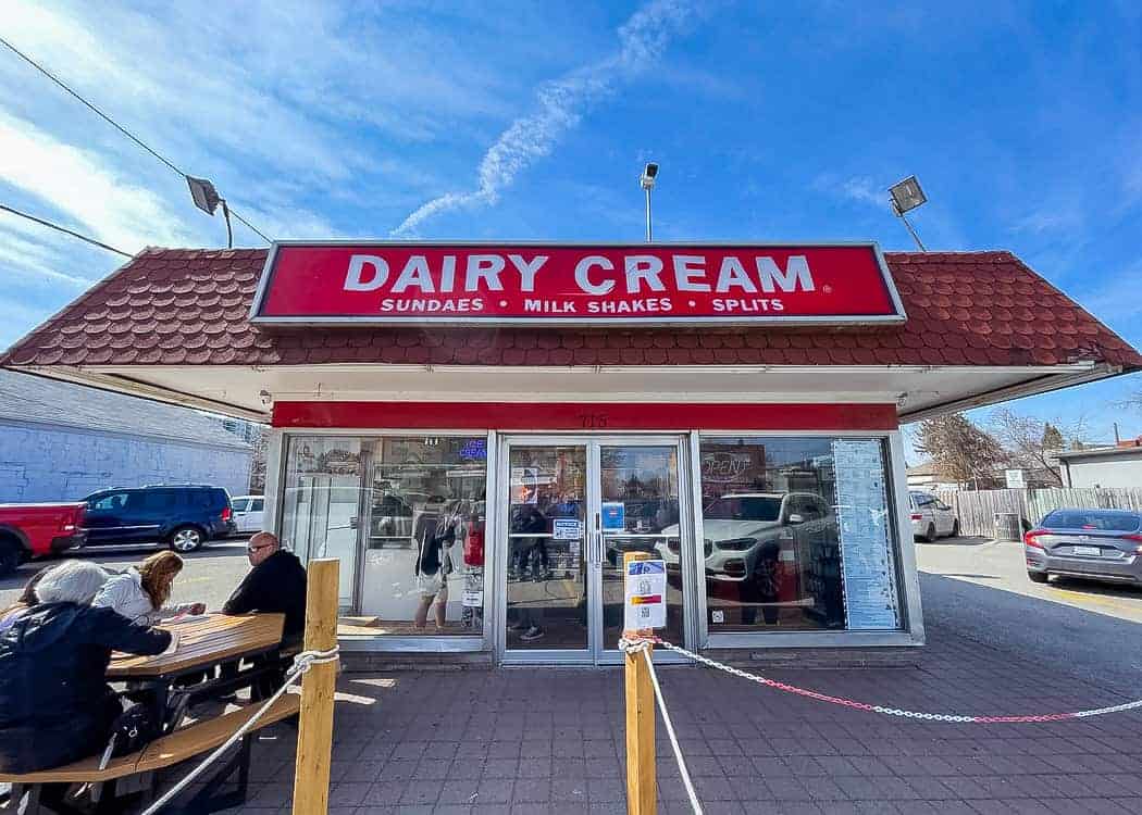 Mississauga-Ice-Cream-Dairy-Cream-outside