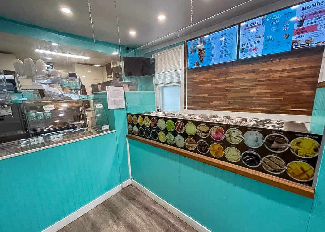 Mississauga-Ice-Cream-LaDiperie-inside